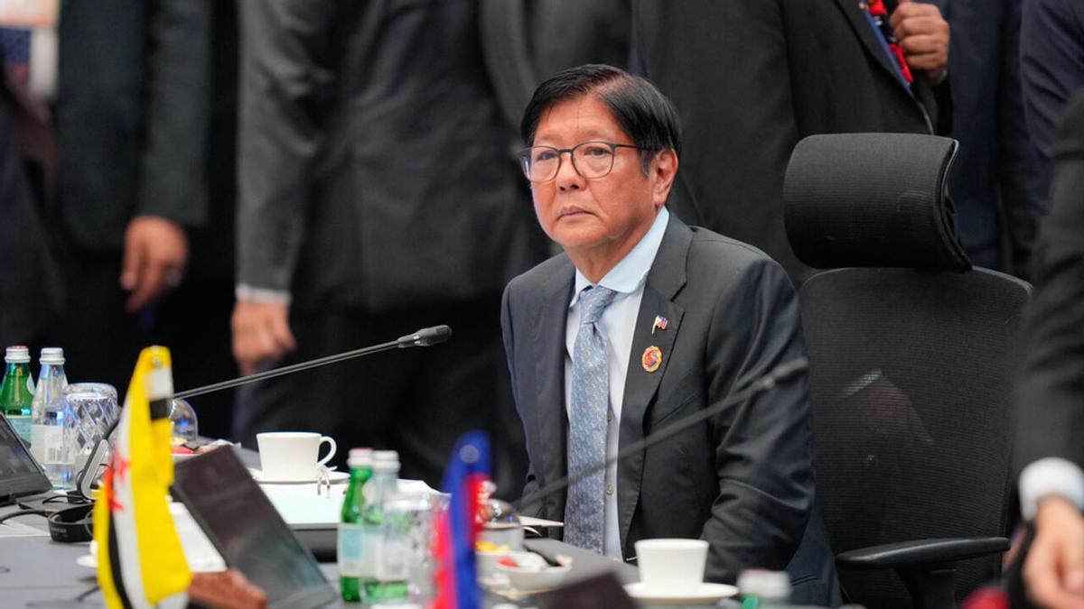 东盟峰会结束,两国传出杂音,马科斯发现不妙,菲律宾爆发冲突。这届东盟峰会会场