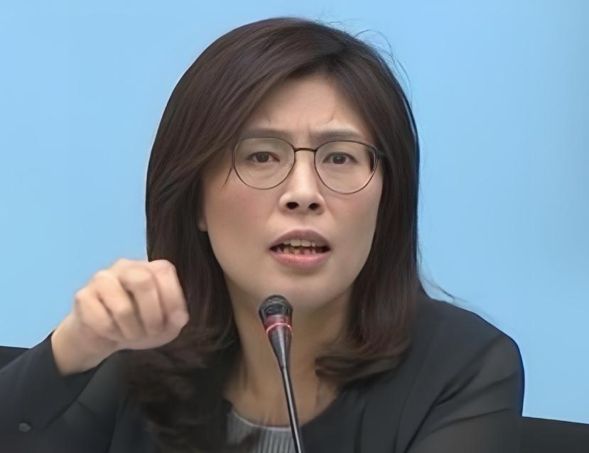 格局够大的！郑丽文征召李四川，不征召江启臣？郑丽文只提李四川，没提江