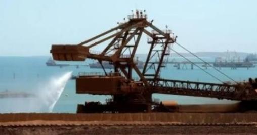 中国买矿石坚持使用人民币结算，不再沿用美元交易的模式。美国要求澳大利亚必须用美元