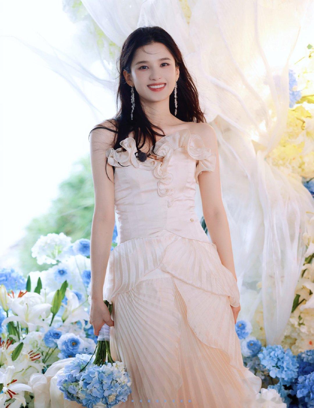 张婧仪的婚纱照也太好看了