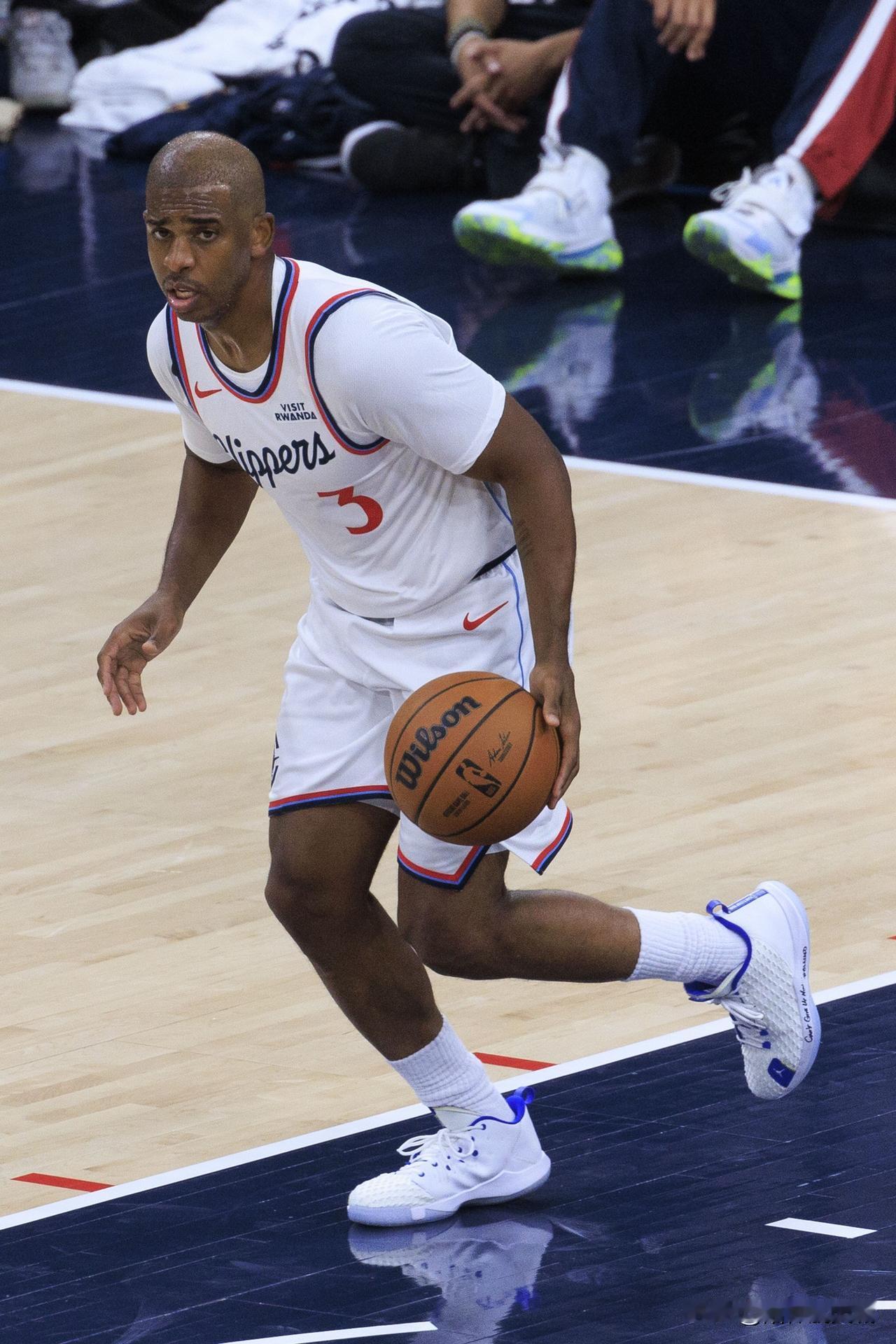 快船用最快船的方式把自己的队史功勋球员送回了家，一点没有留情面，也没有原因，他们