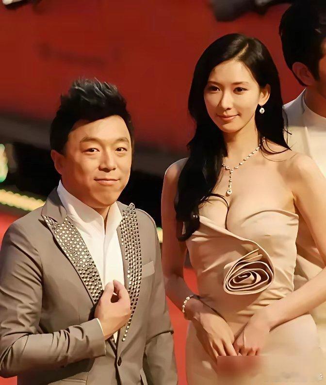 小S当众发难：“林志玲跟你拍完吻戏，吐了一个月！”全场死寂，所有镜头怼着黄渤的