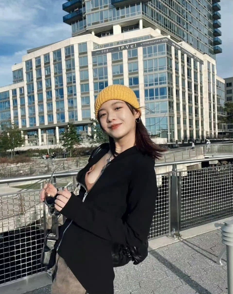 李庚希，不知不觉间，她已悄然成熟。