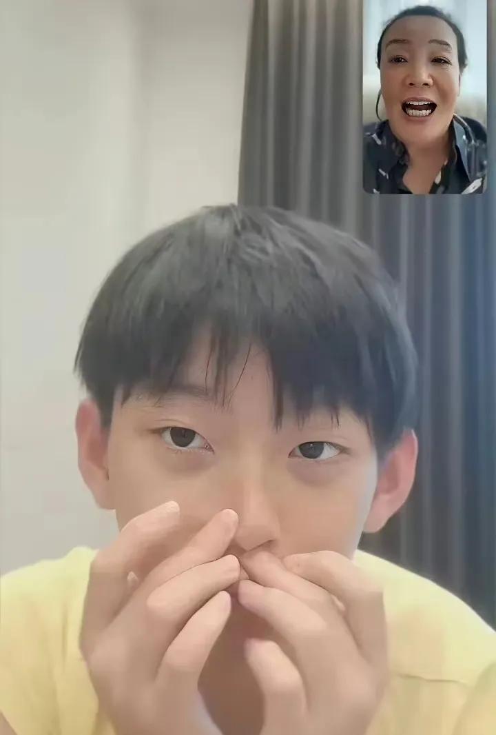 张兰这下硬气了，可以随意晒大孙子，虽然汪小菲与马筱梅不让张兰晒汪宝儿，但是晒大S
