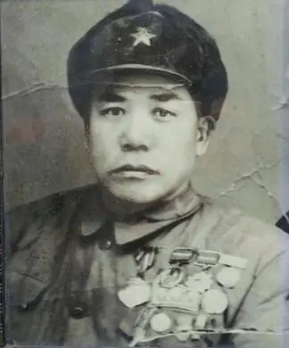 1955年，新中国首次大授衔，毛主席亲自审阅名单，突然皱眉问了一句：“军中吕布怎
