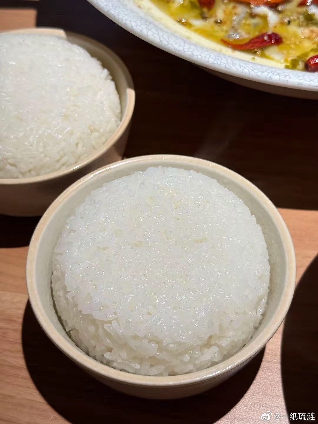 一个很奇怪的现象，不知道大家有没有注意到？饭店里的米饭，不管是小馆子还是大酒店，