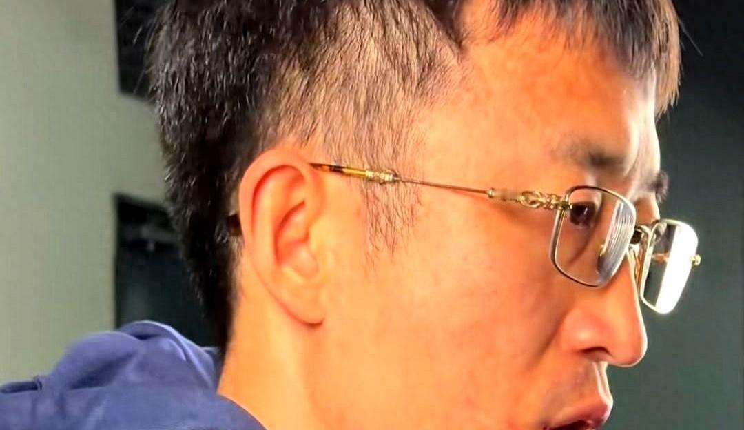 37岁，深圳队曾经的大佬，就这么连人带铺盖被俱乐部给“扔”出来了。 一纸俱乐