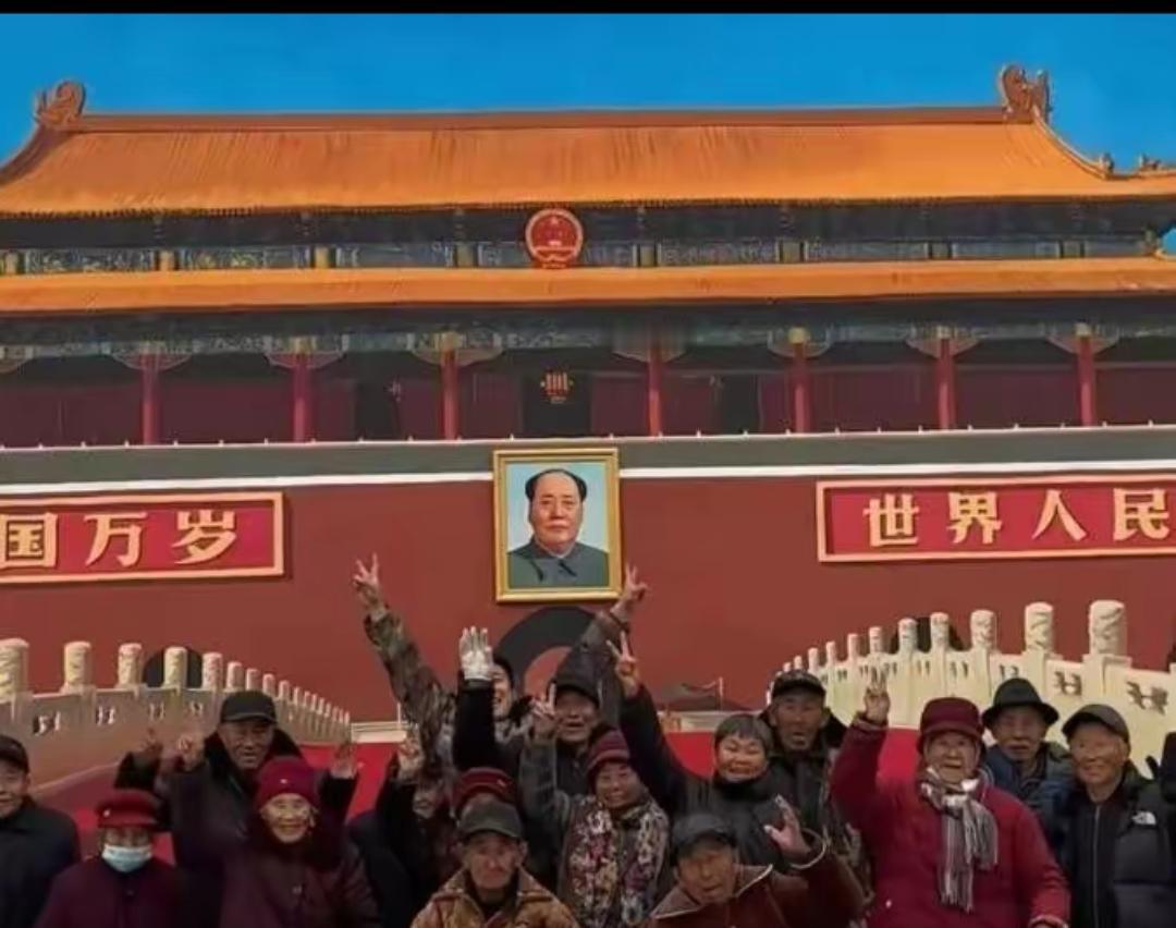 央美落榜又怎样？吴承言一支笔一面墙，把天安门画进商丘小村庄，这才是最戳人的爱国底