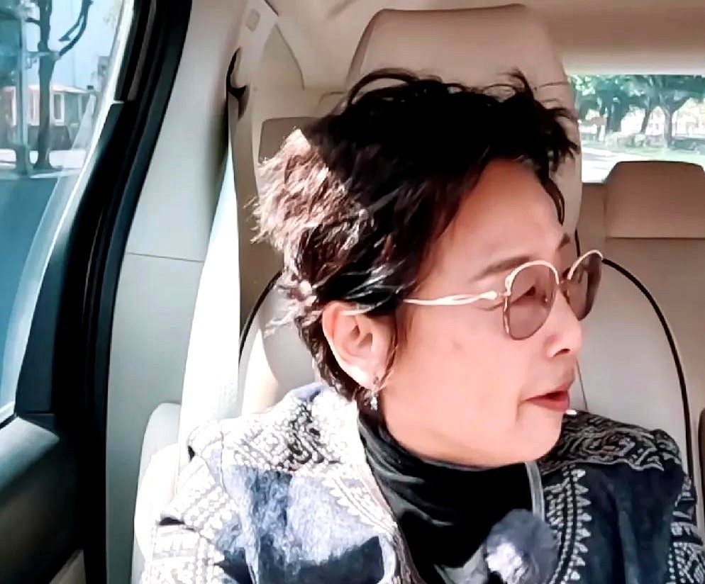黄圣依妈妈年轻时那个对象可太有意思了。她跟程潇唠嗑说：