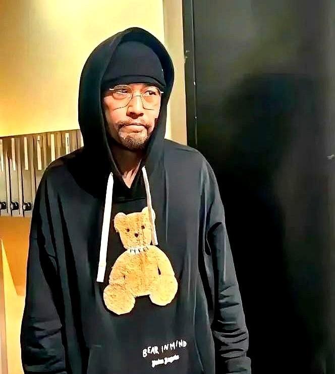 一觉醒来，昆凌的天都塌了你知道吗？我有个朋友以前起床都得扶着墙挪半天，整个人