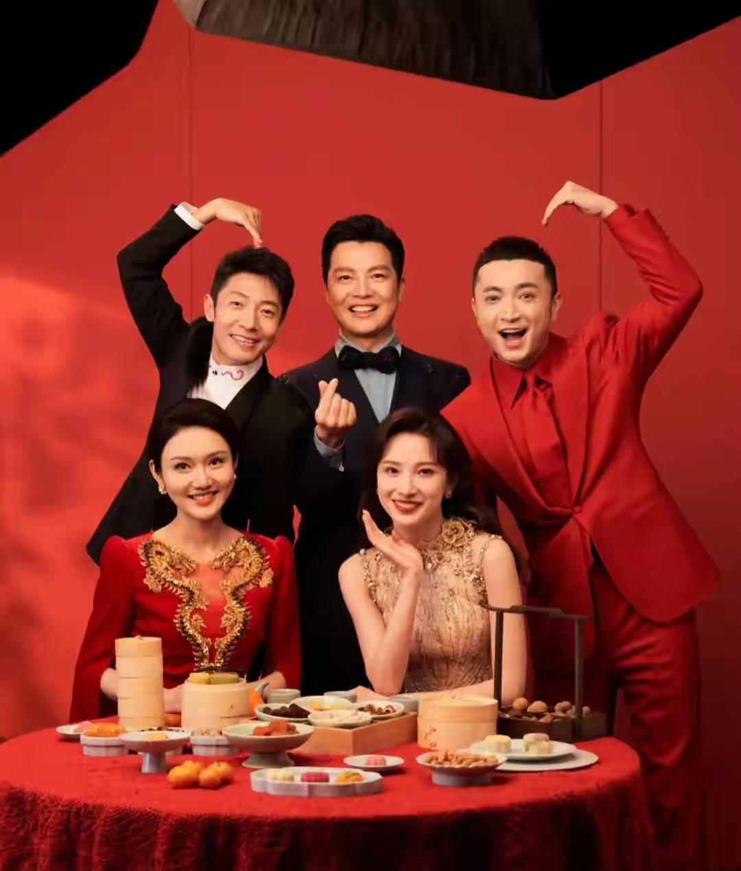 央视元宵晚会，主持人表现评分如下[玫瑰][玫瑰]：撒贝宁100分：每次晚会最期