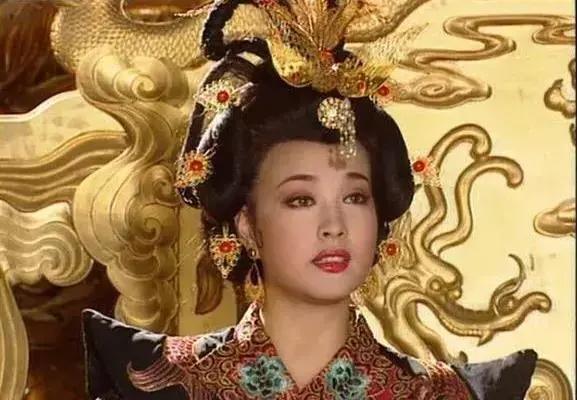 14岁的武则天首次侍寝39岁的李世民，侍寝前她被太监带去沐浴，满脸通红，羞涩的不