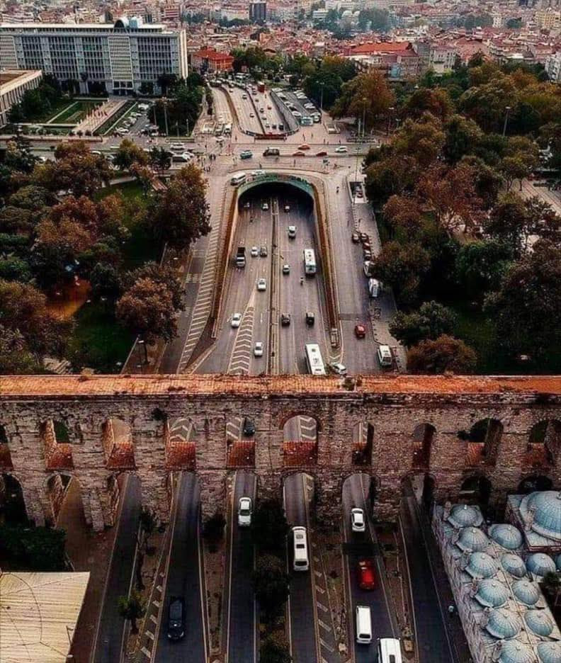 历经1600年，由罗马皇帝瓦伦斯（328-378年）建造的引水渠依然屹立不