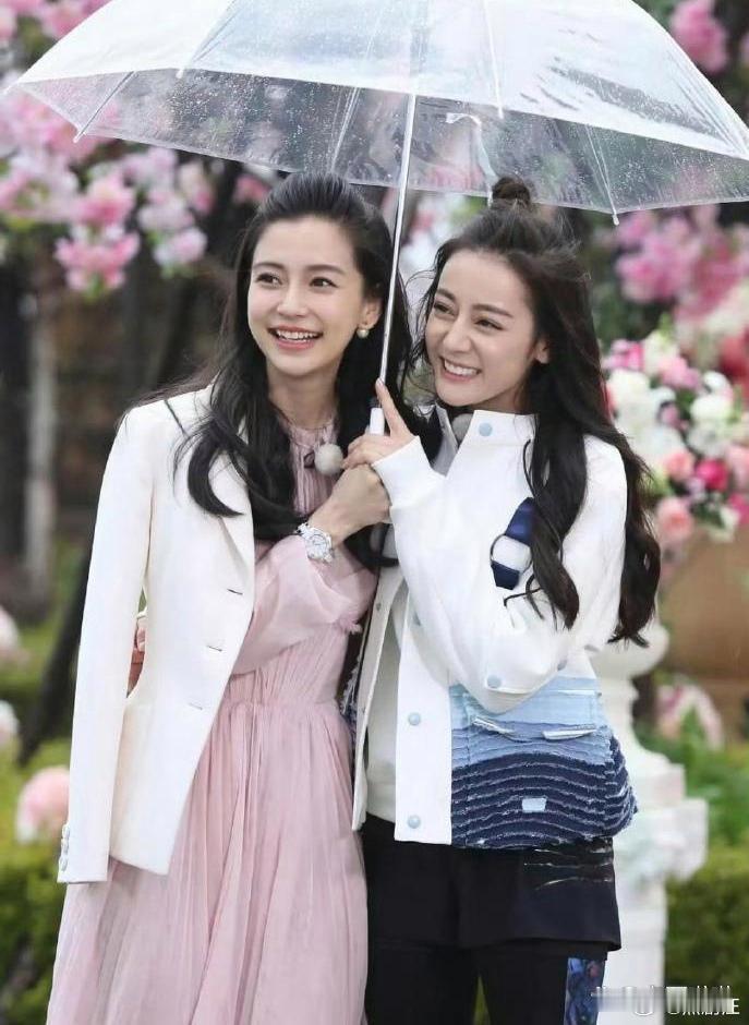 跑男时期的杨颖和迪丽热巴，当时节目组是怎么找到这一对美女的？