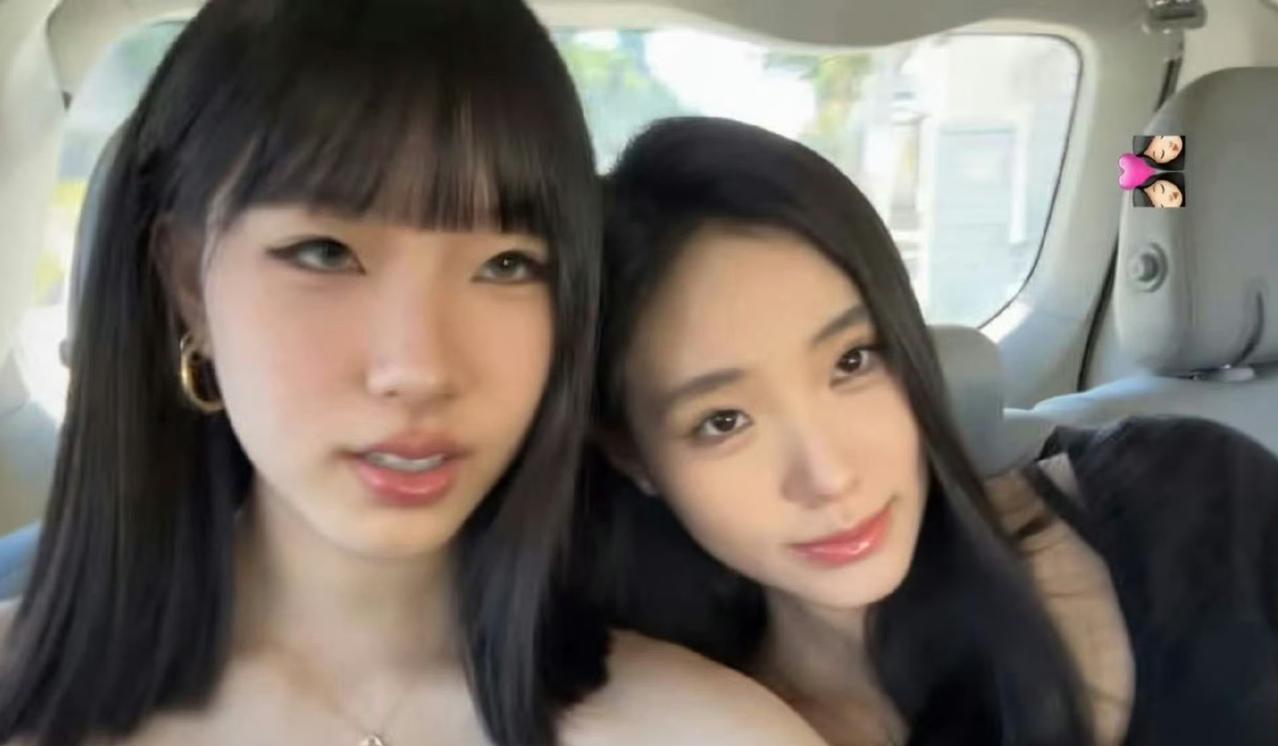 小S大女儿Elly晒童年照为二妹妹Lily庆生，两人现在属于女大十八变，姐妹俩越