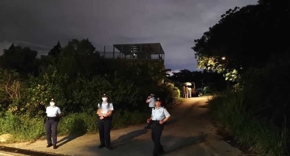 唐狗咬死女子很多人觉得自家狗狗温顺，不会伤人，但动物的情绪、应激反应，我们其实很
