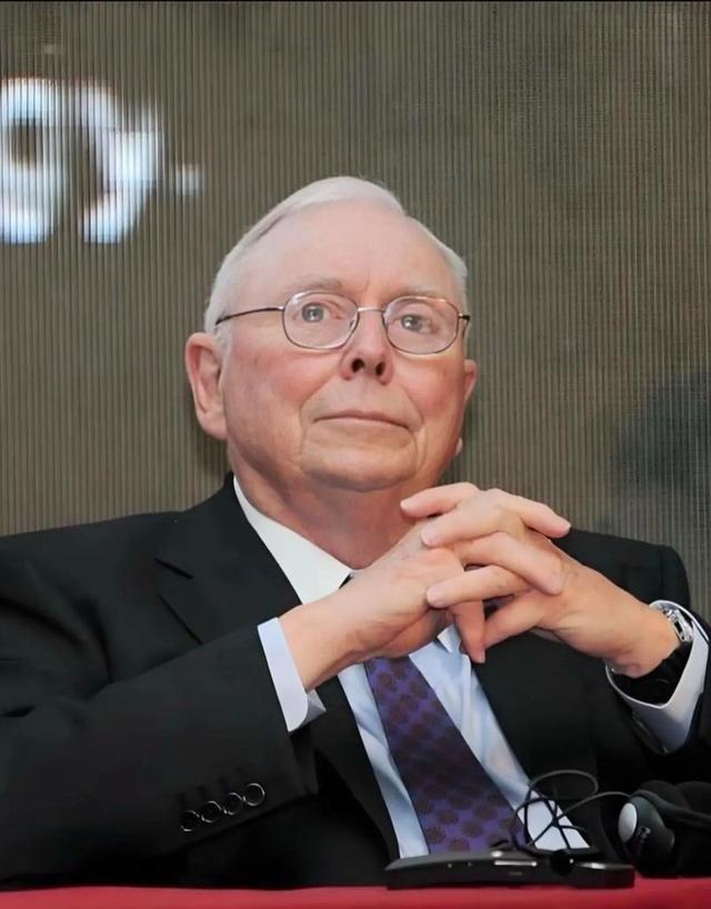一位经济学家曾说：“面对当下经济环境，哪怕你有一丁点存款，不管是三五万也好，十几
