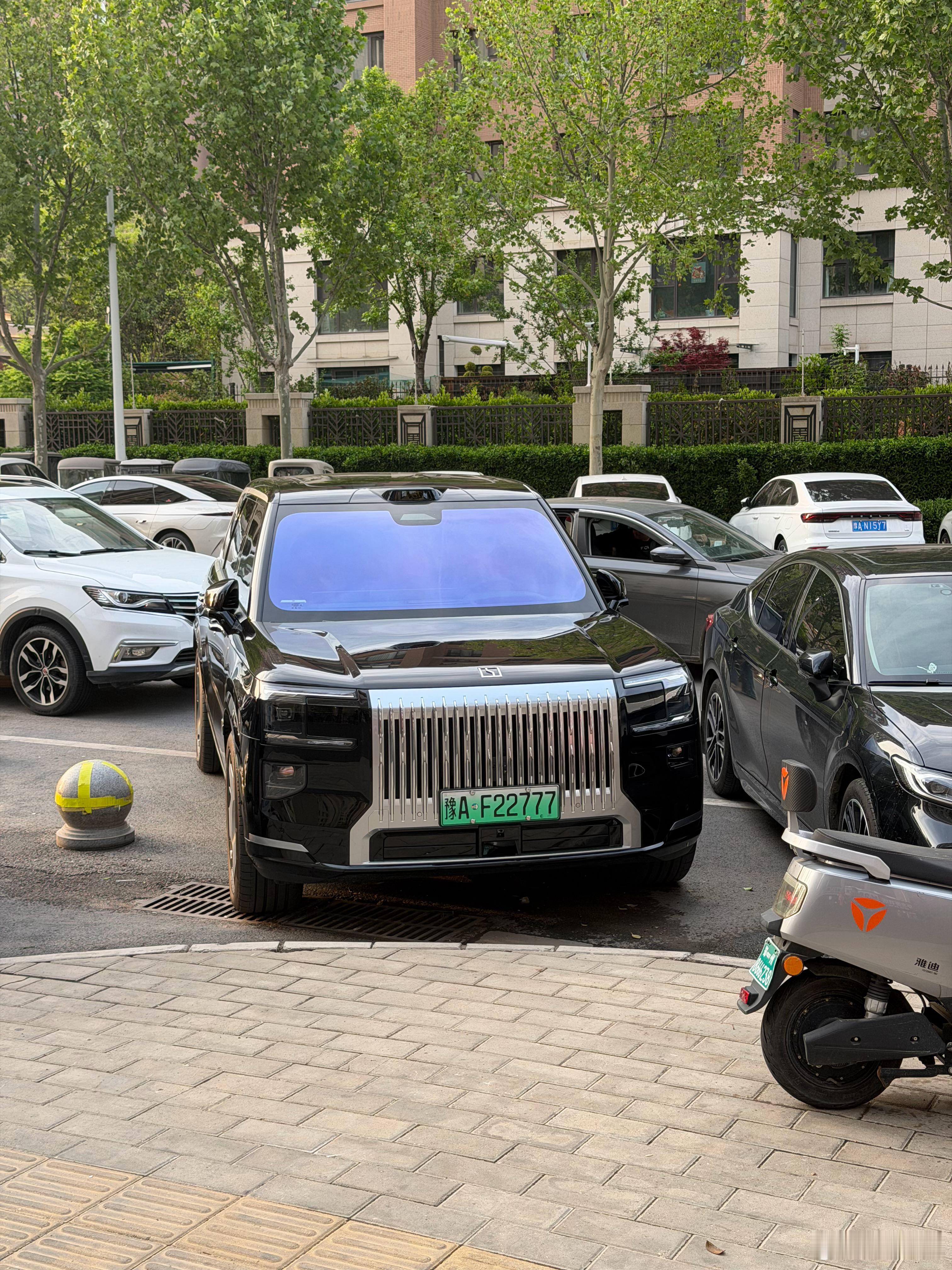 极氪9X，现实看确实大气啊。怪不得能拿50万价位销冠。