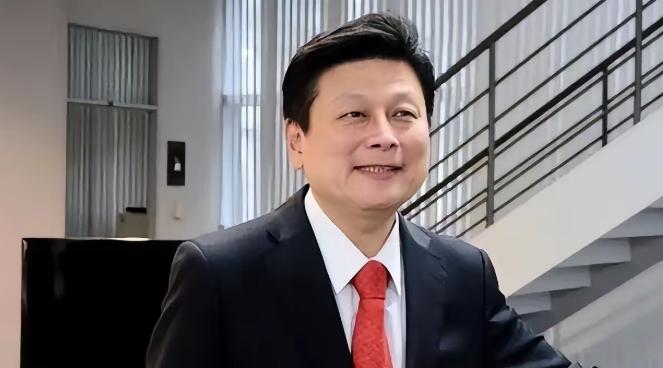 傅琨萁好样的！要跟民进党的军购预设死磕到底，一步不让。傅琨萁已经明确表示，国