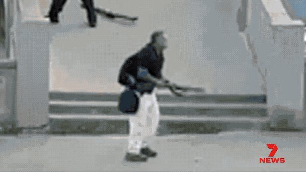 无话可说：澳大利亚枪击案凶手竟然是离婚净身出户，屠杀之前几个月无家可归！据澳大利