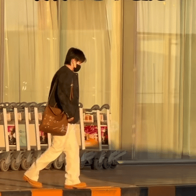 11.21日，王楚钦到达北京，终于可以好好休息一下了。这密集的赛程，也实在是