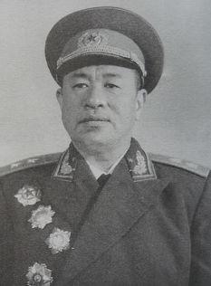 儒将曹里怀曹将军是军中少有的「能战能教」全才，比如郭化若这样的能教学，但打仗