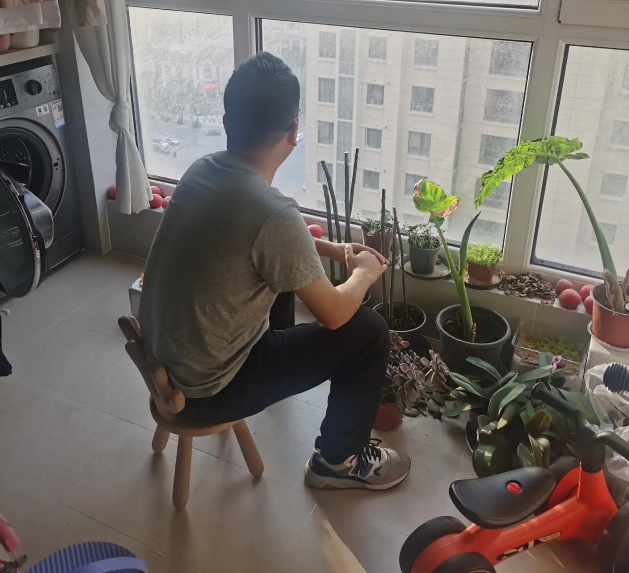 儿子从事建筑行业，今年前半年失业了，他干了5年了，去年10月被裁员失业后，一直