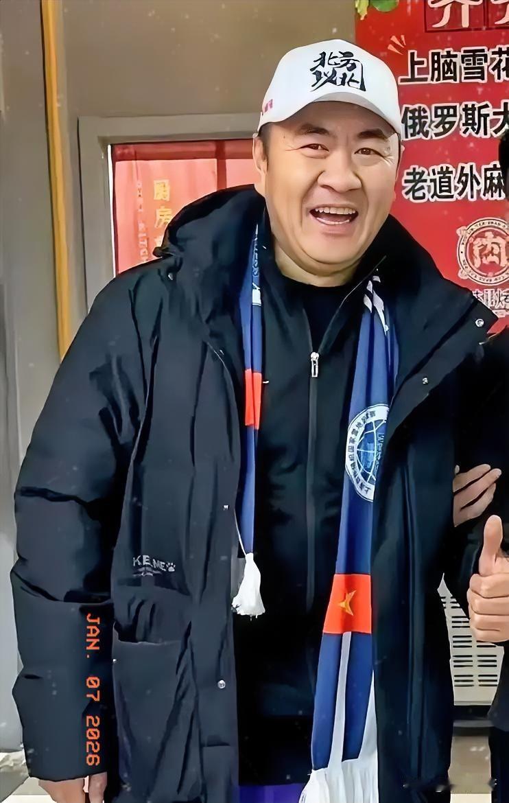 谁懂啊！哈尔滨冰雪大世界这波操作绝了，专业主持人被游客当场赶下台不是舞台事