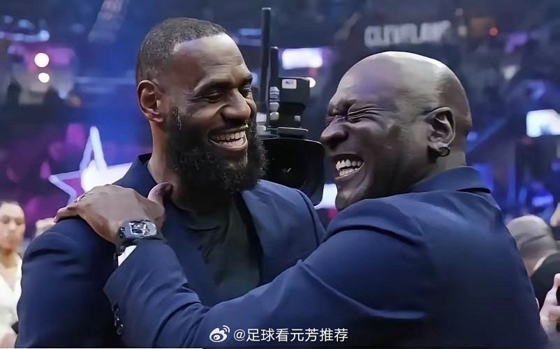 詹姆斯该汗颜了。迈克尔-乔丹在CBS采访中谈及GOAT之争，他说：“对我而言，G