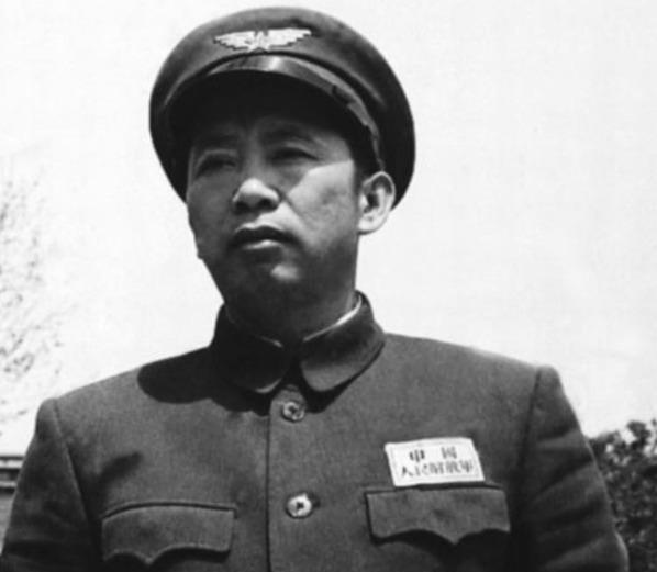 1960年，毛主席和刘亚楼闹了矛盾，随后，刘亚楼赶紧请来周恩来、罗荣桓、罗瑞卿等