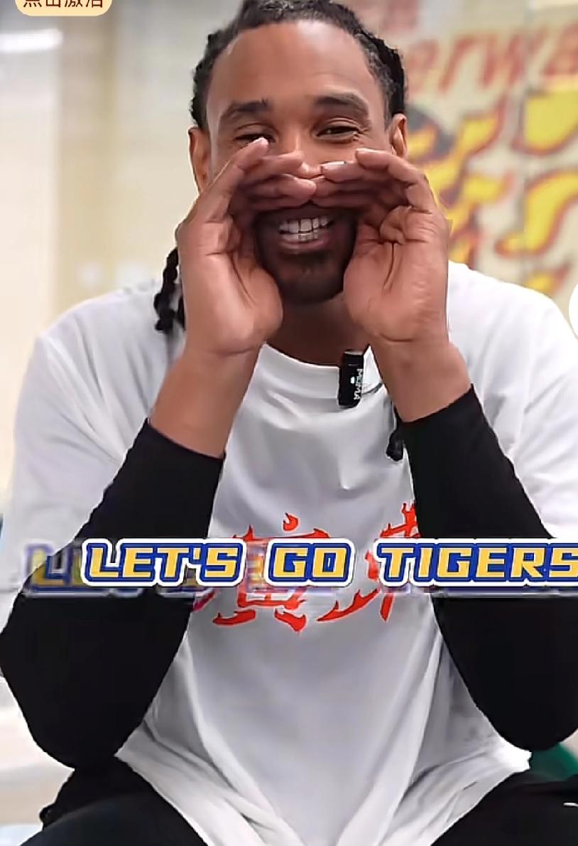 广东四外援喊口号，居然就萨林杰最开朗，萨姆纳和麦考尔特别老实麦考尔现在还一瘸