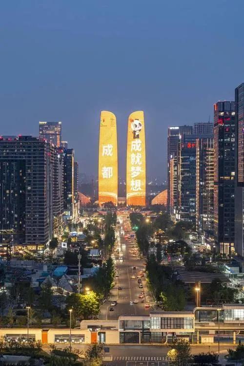 成都是一个不错的城市：成都是中国唯二拥有六环的城市（另一个是北京）成都是中国