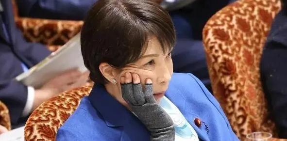 日本终究还是扛不住了，高市早苗终于对外表态！消息十分明确，日本政府已经连续两轮释