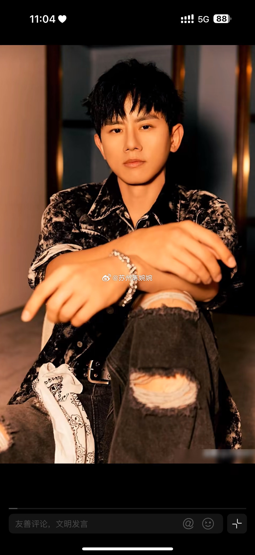 三场演唱会，票卖得一张不剩。评论区，却彻底沦陷了。就因为张杰官宣：跨年夜