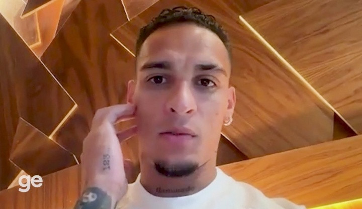 安东尼: 关窗前一天晚上11点孔帕尼给我打电话, 我当时犹豫了很久