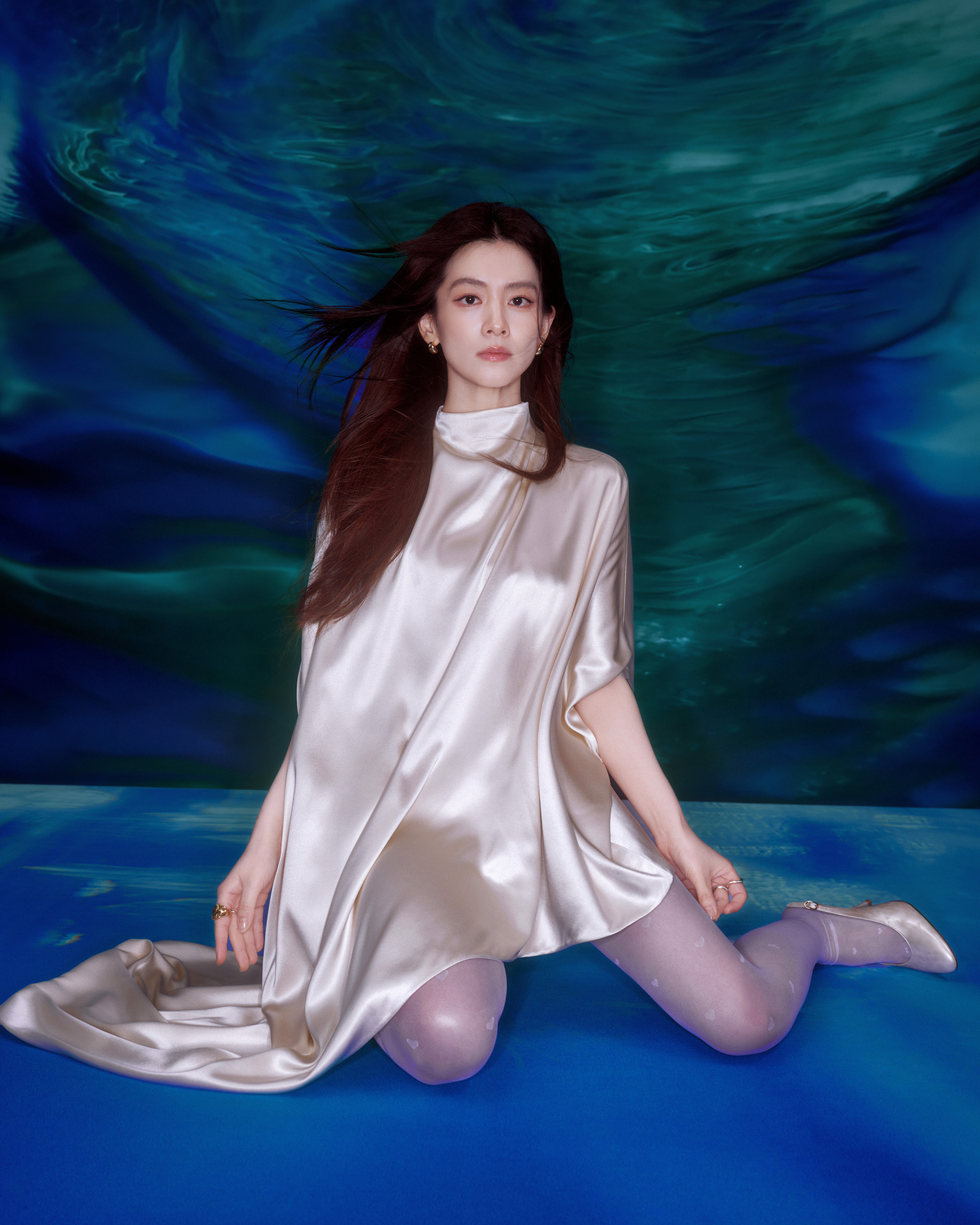 陈昊宇🤎520波点丝袜造型