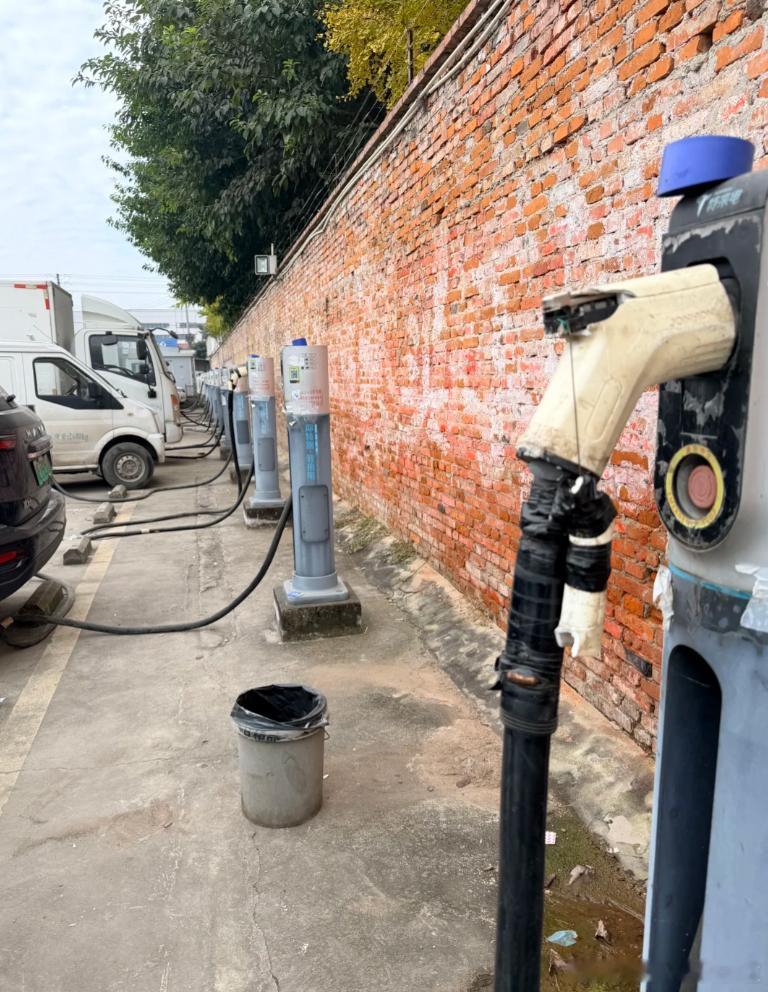 这充电站有点玄幻，这玩意儿敢用嘛？