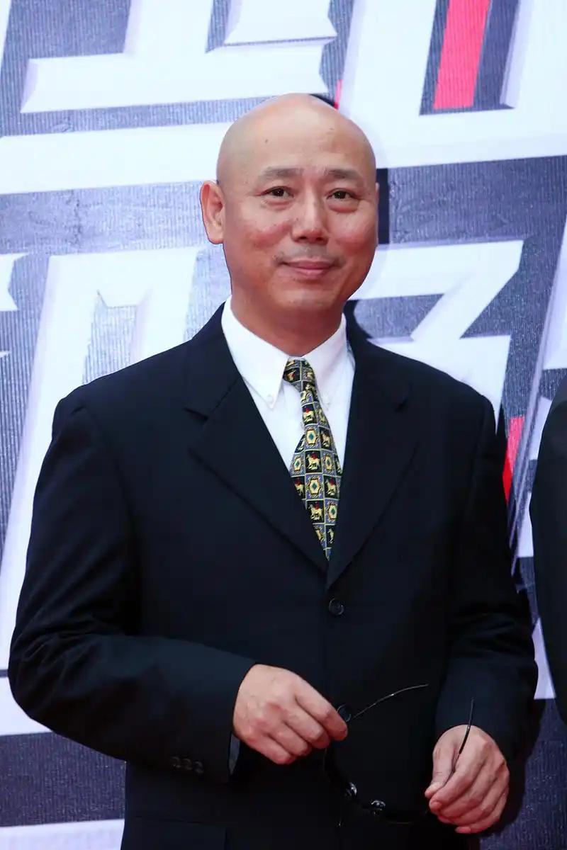 1991年，身家上亿的李诚儒，把原配妻子和6岁儿子赶出家门，转头娶了年轻女友，二