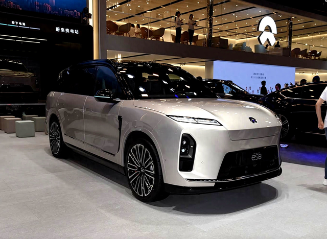 蔚来ES8租电的价格你会买么？第三代蔚来ES8终于上市了，40.68万的起售价