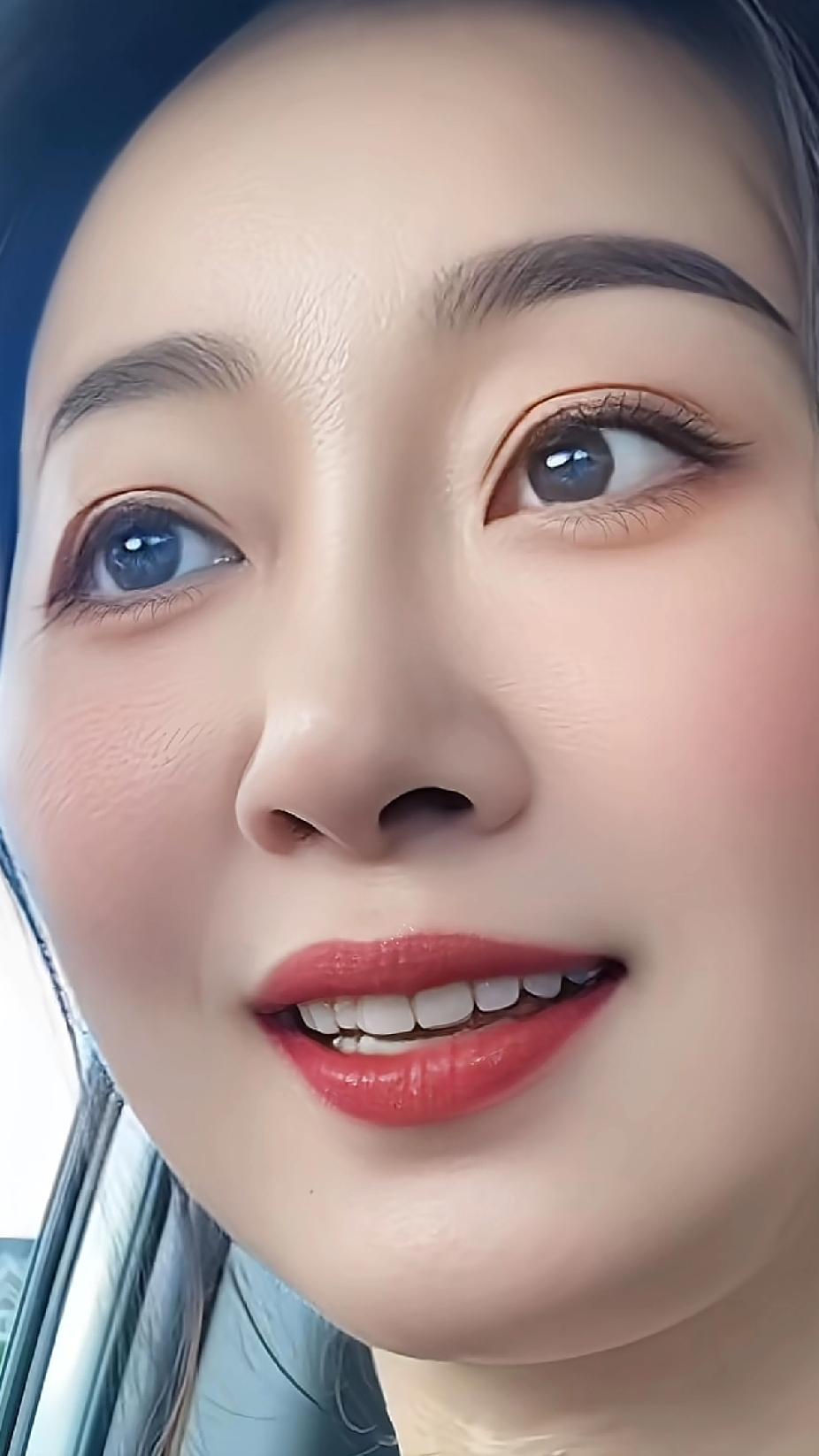 神仙颜值，美的让天地失色，曰月无光！[赞][赞][赞][赞][玫瑰][玫瑰][玫