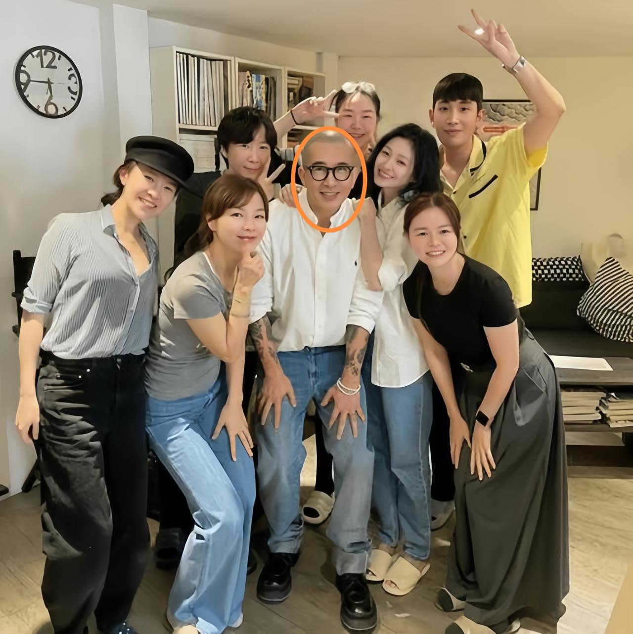 不得不说，具俊晔当初来到台湾后，特别受大S的亲朋好友们的欢迎，每次大S邀请朋友们