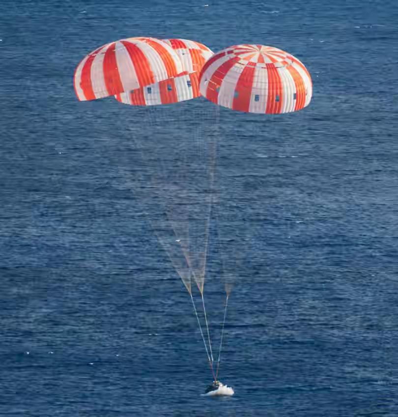 这绝对是人类航天史上的里程碑。阿尔特弥斯2号，猎户座飞船载着四名美国宇航员，不对