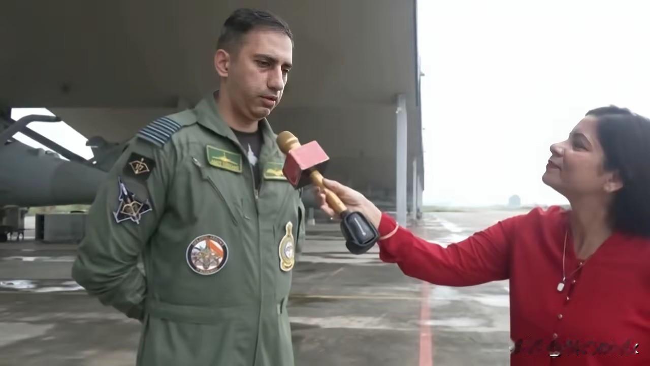 为了提振印度军人士气，印度的王牌飞行员格哈尼，也是印度的空军上校，还是2025年