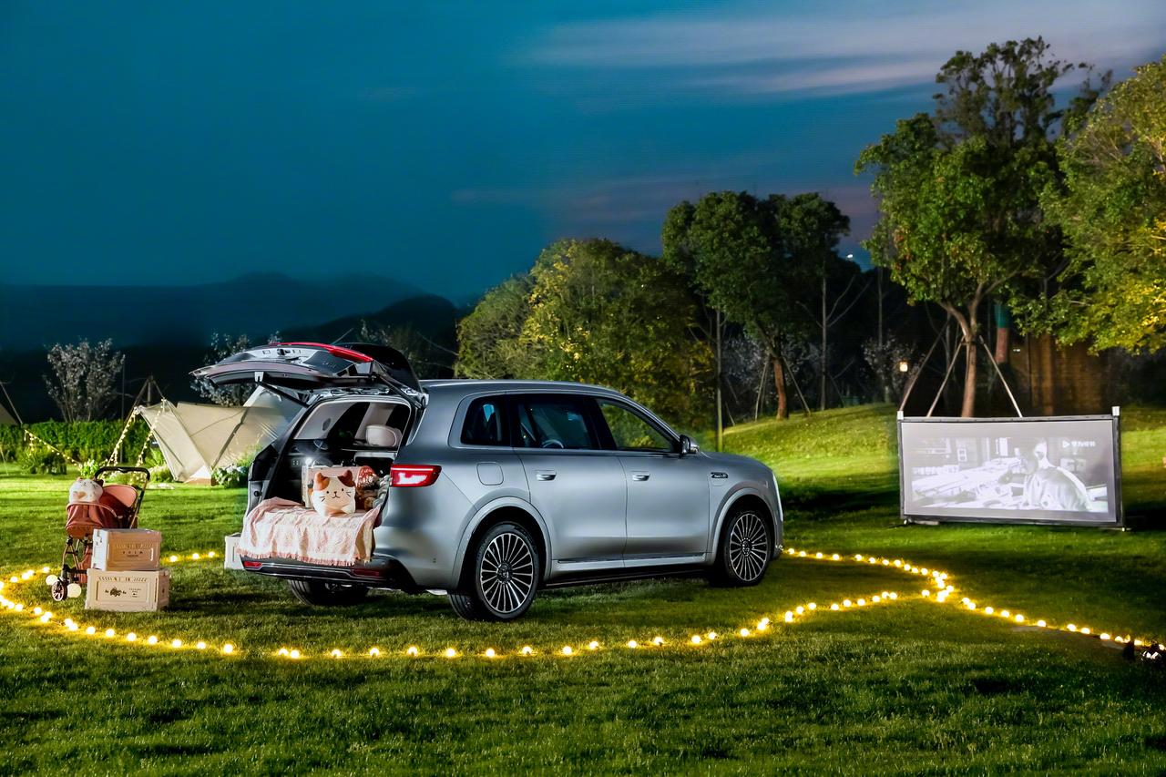 春节返乡，为什么大多人都愿意推荐问界M8？在汽车行业，没有什么比用户口碑更具说