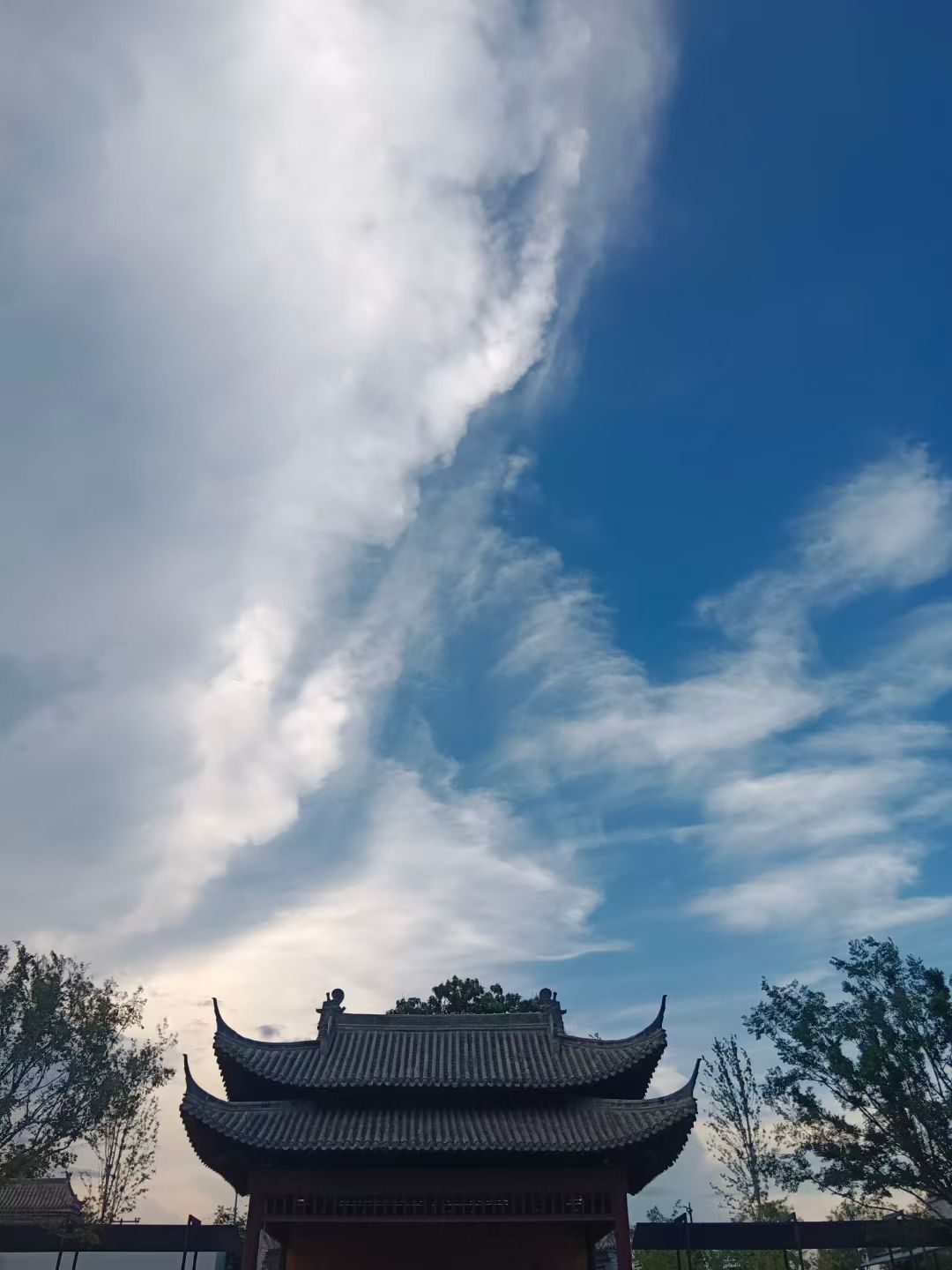 简化版的命理十神口诀：没有正官，掌不了权柄。没有七杀，成不了大事。没有正财