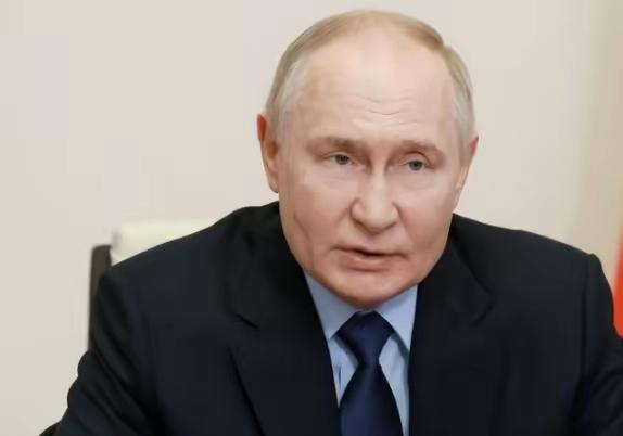 当北约东扩的铁幕逼近莫斯科郊外,克里姆林宫的决策者们或许早已忘记——三百年前彼得