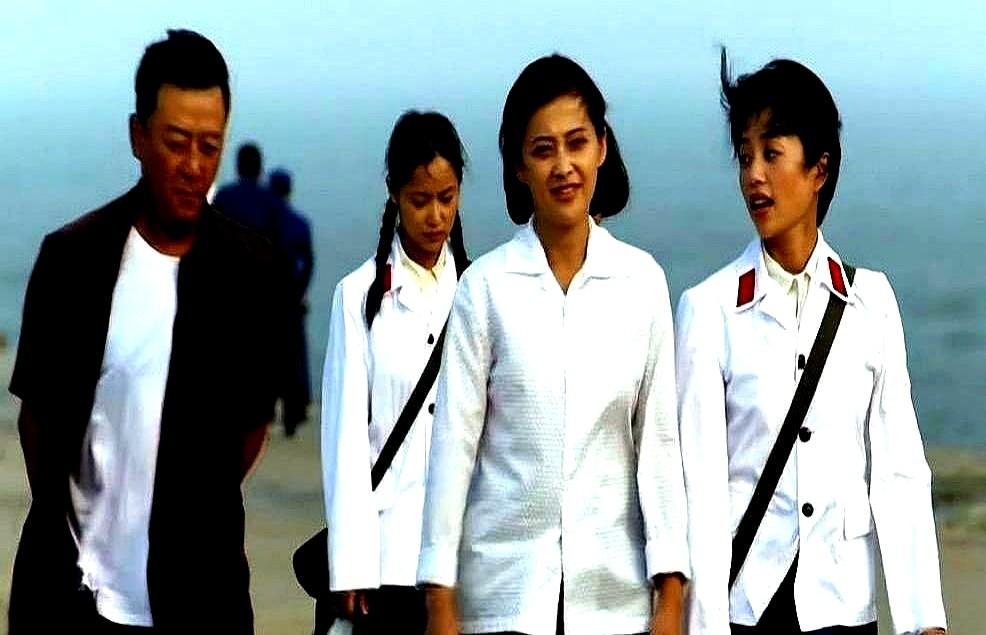 谁能想到，《父母爱情》里演母女的梅婷和张龄心，其实是北影同学，两人只差6岁！更夸