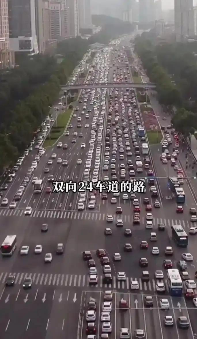 没去济南之前，真的想不到济南的交通如此不堪，去过很多北方城市，可能只有背景才能和