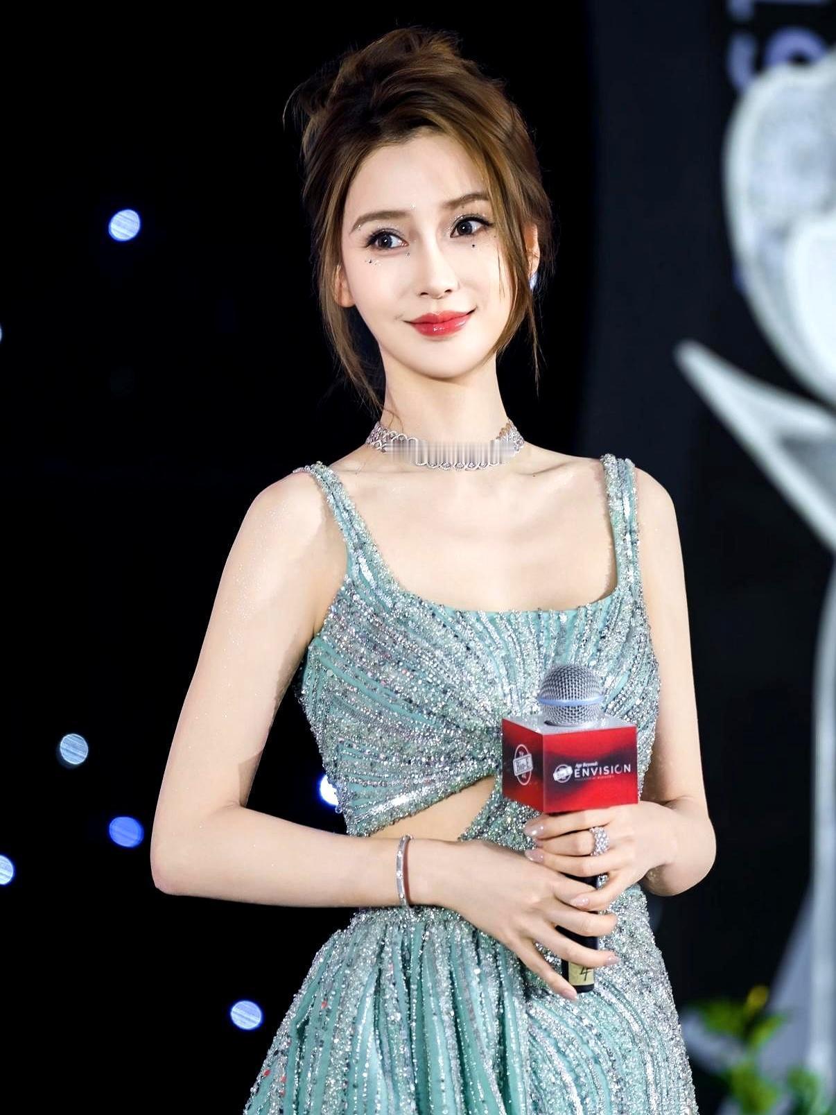 36岁的杨颖，腰围只有54厘米。背后哪有什么天生丽质。她有个死规矩，睡前5