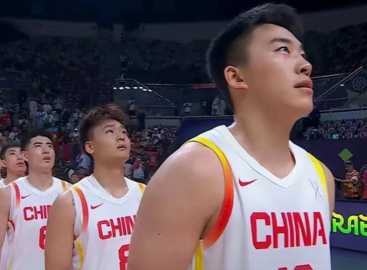 中国队93-88沙特，总结出三个事实一是中国队抢篮板卡位意识太弱了。全场比赛，